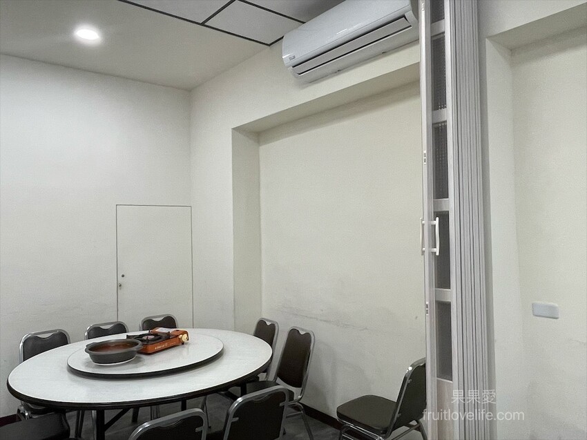 新魚港海鮮餐廳⟩苗栗苑裡寵物友善海鮮餐廳,很跳tone的海產店,除了現撈海鮮熱炒外,還有麻辣系列料理和德國豬腳/寵物友善餐廳 @果果愛Fruitlove 新魚港海鮮餐廳⟩苗栗苑裡寵物友善海鮮餐廳,很跳tone的海產店,除了現撈海鮮熱炒外,還有麻辣系列料理和德國豬腳/寵物友善餐廳 @果果愛Fruitlove