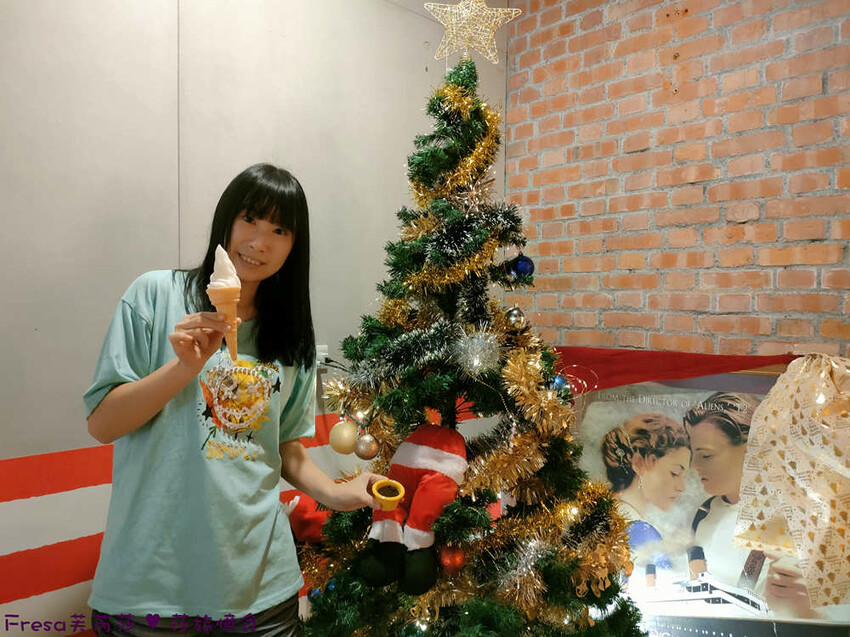 屏東縣屏東市屏東漢堡【紅鈕釦美式餐廳】桌邊淋上起士醬雞腿堡鐵板滋滋響超罪惡！內用汽水爆米花霜淇淋無限暢食│屏東炸