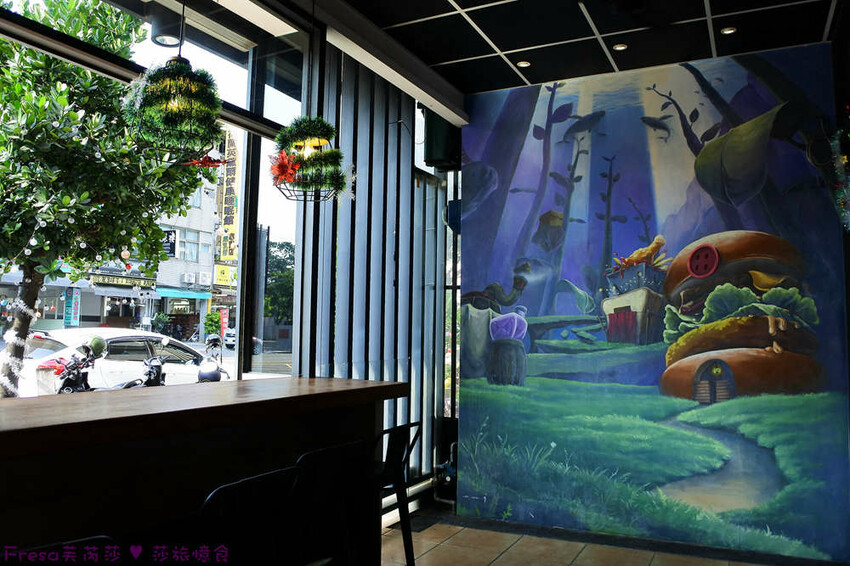 屏東縣屏東市屏東漢堡【紅鈕釦美式餐廳】桌邊淋上起士醬雞腿堡鐵板滋滋響超罪惡！內用汽水爆米花霜淇淋無限暢食│屏東炸