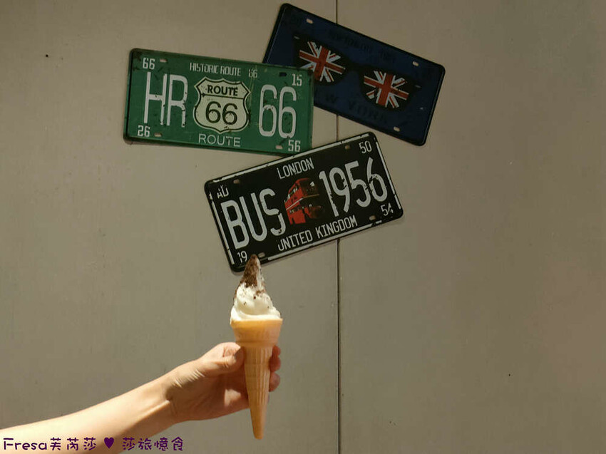 屏東縣屏東市屏東漢堡【紅鈕釦美式餐廳】桌邊淋上起士醬雞腿堡鐵板滋滋響超罪惡！內用汽水爆米花霜淇淋無限暢食│屏東炸