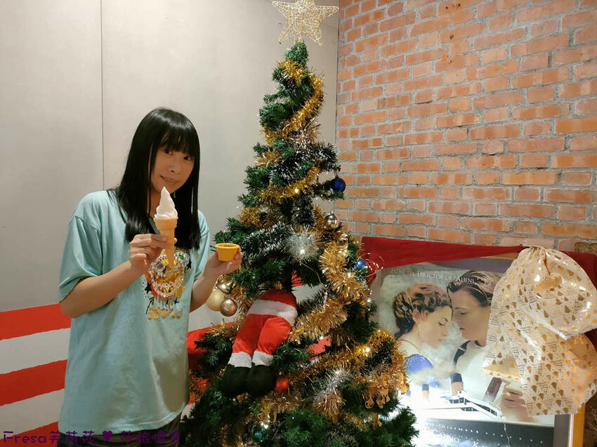 屏東縣屏東市屏東漢堡【紅鈕釦美式餐廳】桌邊淋上起士醬雞腿堡鐵板滋滋響超罪惡！內用汽水爆米花霜淇淋無限暢食│屏東炸