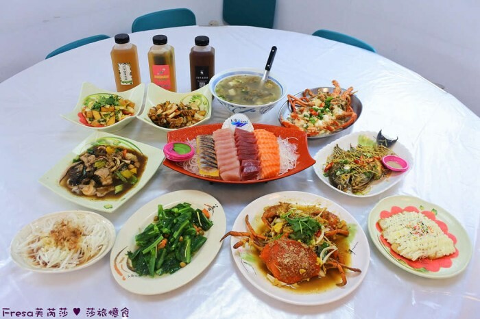 屏東縣屏東市屏東漢堡【紅鈕釦美式餐廳】桌邊淋上起士醬雞腿堡鐵板滋滋響超罪惡！內用汽水爆米花霜淇淋無限暢食│屏東炸