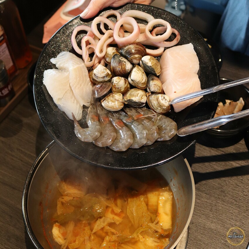 台南火烤兩吃吃到飽／嚴選超過80種食材／燒烤+火鍋一次滿足／物超所值怎麼吃都回本／台南第一家直營店－「八道晟台南崇明店」