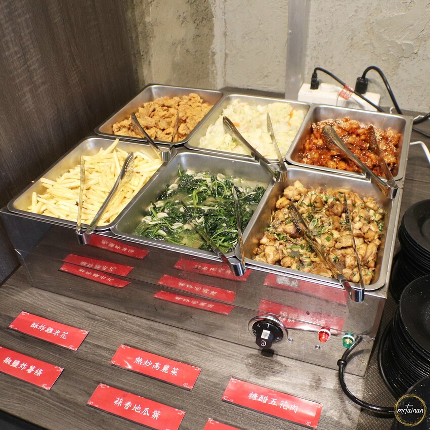 台南火烤兩吃吃到飽／嚴選超過80種食材／燒烤+火鍋一次滿足／物超所值怎麼吃都回本／台南第一家直營店－「八道晟台南崇明店」