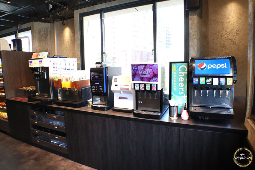 台南火烤兩吃吃到飽／嚴選超過80種食材／燒烤+火鍋一次滿足／物超所值怎麼吃都回本／台南第一家直營店－「八道晟台南崇明店」