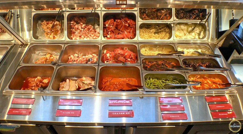 台南火烤兩吃吃到飽／嚴選超過80種食材／燒烤+火鍋一次滿足／物超所值怎麼吃都回本／台南第一家直營店－「八道晟台南崇明店」