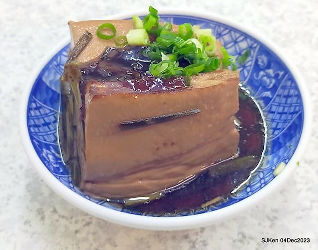 「老北京雜醬麵館」--- 獅子頭乾麵、豆包干湯與滷豆腐(Port meat ball ,vegetable and fried noodles , Gravy Tofu and Tofu with port meat soup) at Taiwan light dishes store, Taipei, Taiwan, SJKen, Dec 4, 2023