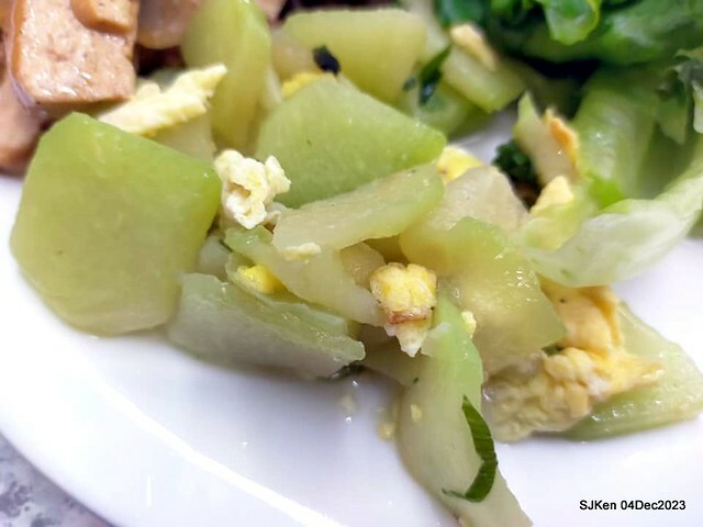 「老北京雜醬麵館」--- 獅子頭乾麵、豆包干湯與滷豆腐(Port meat ball ,vegetable and fried noodles , Gravy Tofu and Tofu with port meat soup) at Taiwan light dishes store, Taipei, Taiwan, SJKen, Dec 4, 2023
