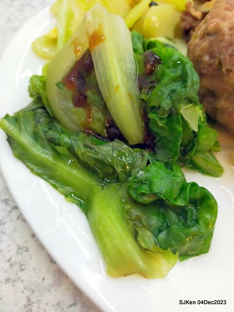 「老北京雜醬麵館」--- 獅子頭乾麵、豆包干湯與滷豆腐(Port meat ball ,vegetable and fried noodles , Gravy Tofu and Tofu with port meat soup) at Taiwan light dishes store, Taipei, Taiwan, SJKen, Dec 4, 2023