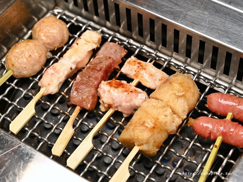 串王爺美滿鍋物｜台中新開特色麻辣串串鍋，一串只要10元，一樓還有結合個人燒肉套餐，一人也能獨享美味燒肉