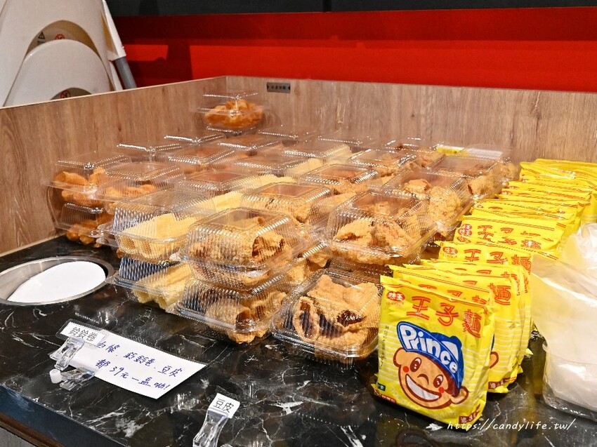 串王爺美滿鍋物｜台中新開特色麻辣串串鍋，一串只要10元，一樓還有結合個人燒肉套餐，一人也能獨享美味燒肉