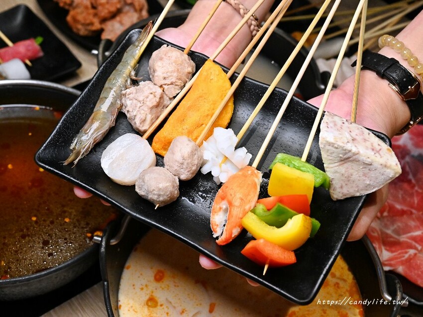 串王爺美滿鍋物｜台中新開特色麻辣串串鍋，一串只要10元，一樓還有結合個人燒肉套餐，一人也能獨享美味燒肉