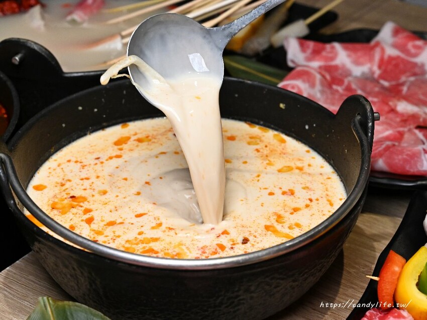 串王爺美滿鍋物｜台中新開特色麻辣串串鍋，一串只要10元，一樓還有結合個人燒肉套餐，一人也能獨享美味燒肉