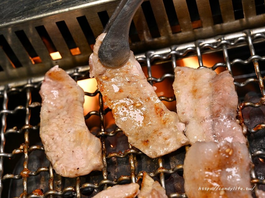 串王爺美滿鍋物｜台中新開特色麻辣串串鍋，一串只要10元，一樓還有結合個人燒肉套餐，一人也能獨享美味燒肉