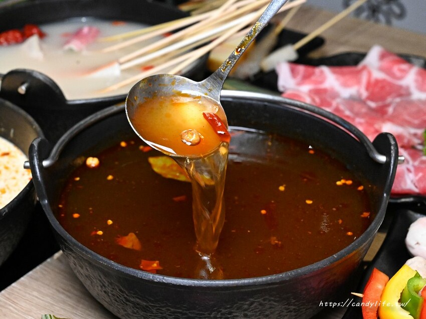 串王爺美滿鍋物｜台中新開特色麻辣串串鍋，一串只要10元，一樓還有結合個人燒肉套餐，一人也能獨享美味燒肉