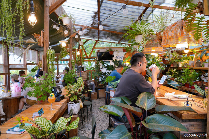 桃園龍潭「 茉莉花園caf’e」,被滿滿植栽包圍的祕密花園,