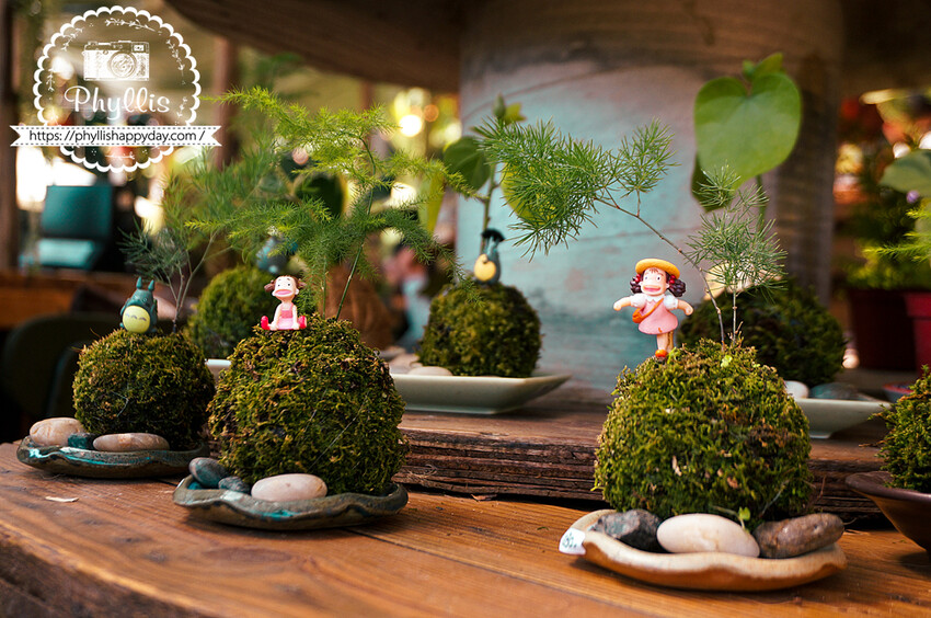 走進『茉莉花園cafe』與森林共舞的美味甜點與咖啡饗宴｜龍潭森林系咖啡廳｜桃園咖啡廳｜龍潭私房景點｜龍潭景觀餐廳 - 相片中的菲莉絲