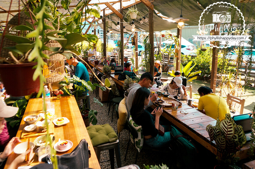 走進『茉莉花園cafe』與森林共舞的美味甜點與咖啡饗宴｜龍潭森林系咖啡廳｜桃園咖啡廳｜龍潭私房景點｜龍潭景觀餐廳 - 相片中的菲莉絲