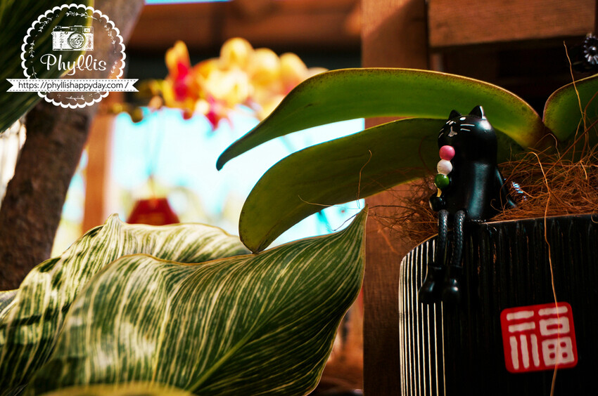 走進『茉莉花園cafe』與森林共舞的美味甜點與咖啡饗宴｜龍潭森林系咖啡廳｜桃園咖啡廳｜龍潭私房景點｜龍潭景觀餐廳 - 相片中的菲莉絲