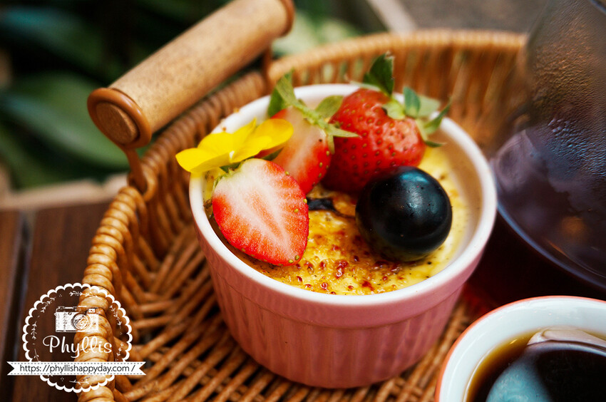 走進『茉莉花園cafe』與森林共舞的美味甜點與咖啡饗宴｜龍潭森林系咖啡廳｜桃園咖啡廳｜龍潭私房景點｜龍潭景觀餐廳 - 相片中的菲莉絲