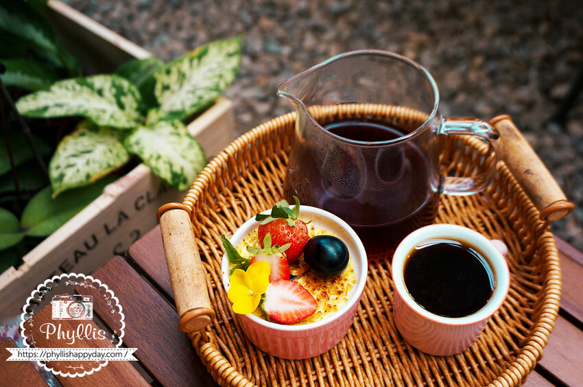 走進『茉莉花園cafe』與森林共舞的美味甜點與咖啡饗宴｜龍潭森林系咖啡廳｜桃園咖啡廳｜龍潭私房景點｜龍潭景觀餐廳 - 相片中的菲莉絲