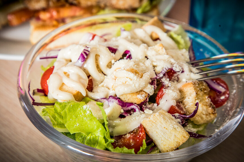 衝擊漢堡SlamBurger｜超爆料吃一顆飽一天！連外國人都說讚的巨大美式漢堡