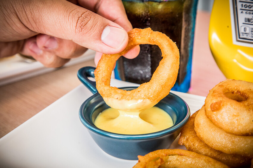 衝擊漢堡SlamBurger｜超爆料吃一顆飽一天！連外國人都說讚的巨大美式漢堡