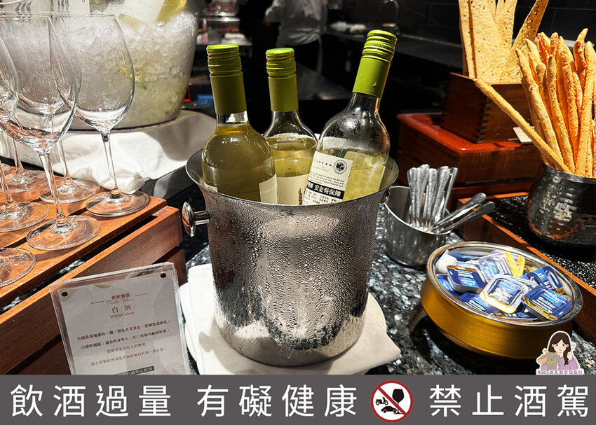 【台北自助餐】島語自助餐廳，共有八個島檯，主打一餐檯、一Fi