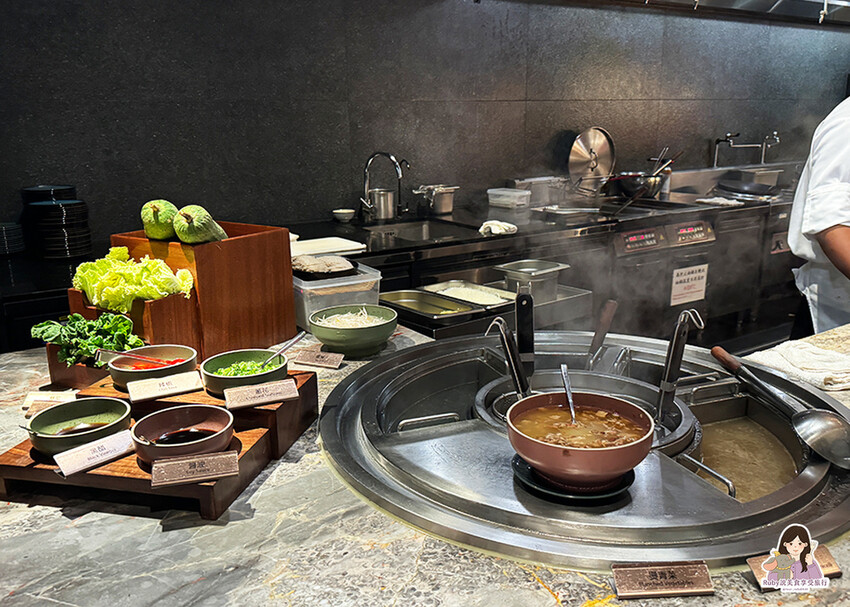 【台北自助餐】島語自助餐廳，共有八個島檯，主打一餐檯、一Fi