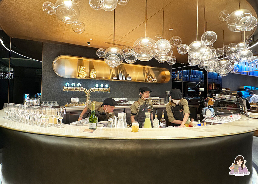 【台北自助餐】島語自助餐廳，共有八個島檯，主打一餐檯、一Fi