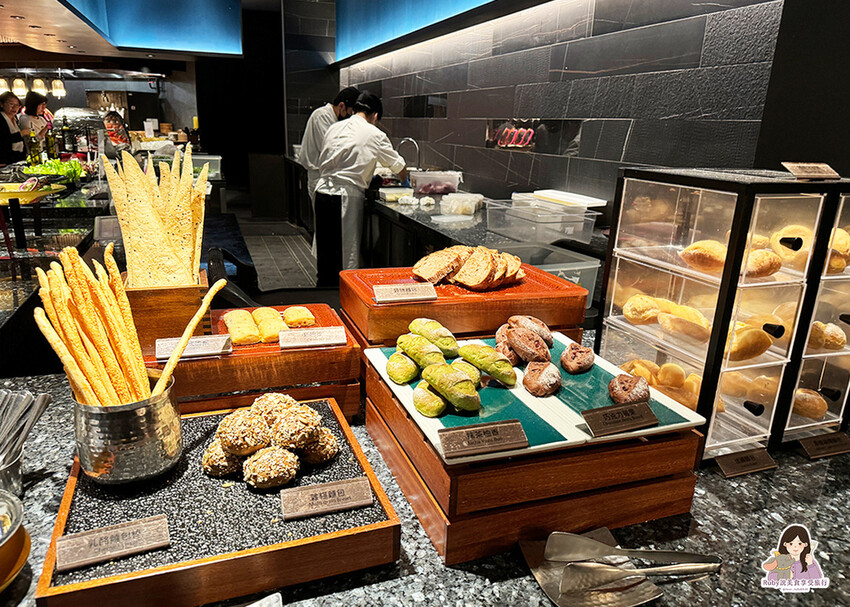 【台北自助餐】島語自助餐廳，共有八個島檯，主打一餐檯、一Fi