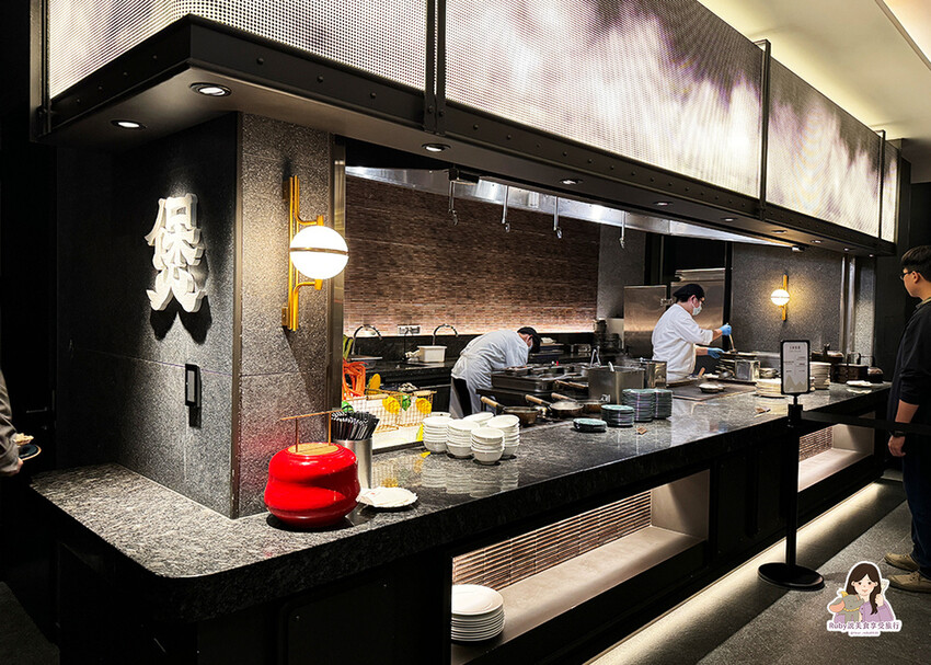 【台北自助餐】島語自助餐廳，共有八個島檯，主打一餐檯、一Fi