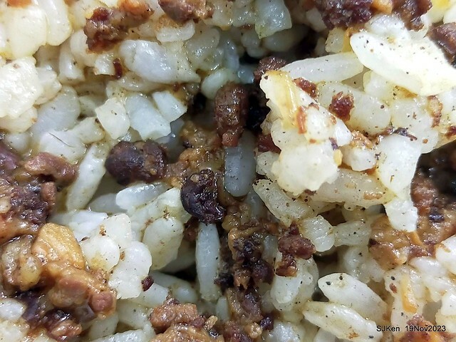 (北捷忠孝新蘆線大橋頭站2號出口旁)無名有招牌的「肉焿 • 魯肉飯」(Nameless
