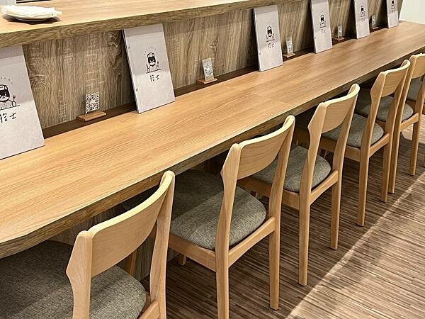 (萬華美食)拾士~手打牛漢堡排、香煎彈牙雞腿、濃郁香料咖哩、