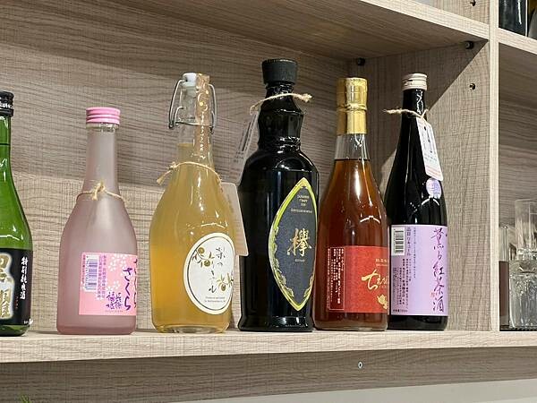 (萬華美食)拾士~手打牛漢堡排、香煎彈牙雞腿、濃郁香料咖哩、