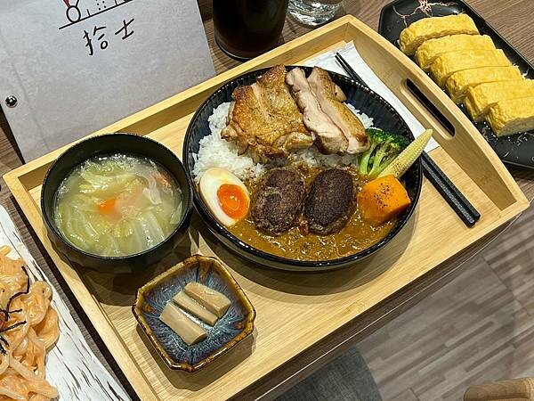 (萬華美食)拾士~手打牛漢堡排、香煎彈牙雞腿、濃郁香料咖哩、