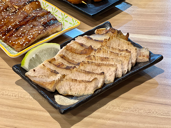 【新北板橋美食】仨食酒炭燒食堂 x 板橋喝到飽居酒屋推薦！把