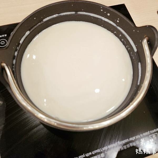 【高雄‧鳳山】村上一小鍋(澄清門市)│單點火鍋,日系復古裝潢,飲料、飯吃到飽,必點古早味布丁!!