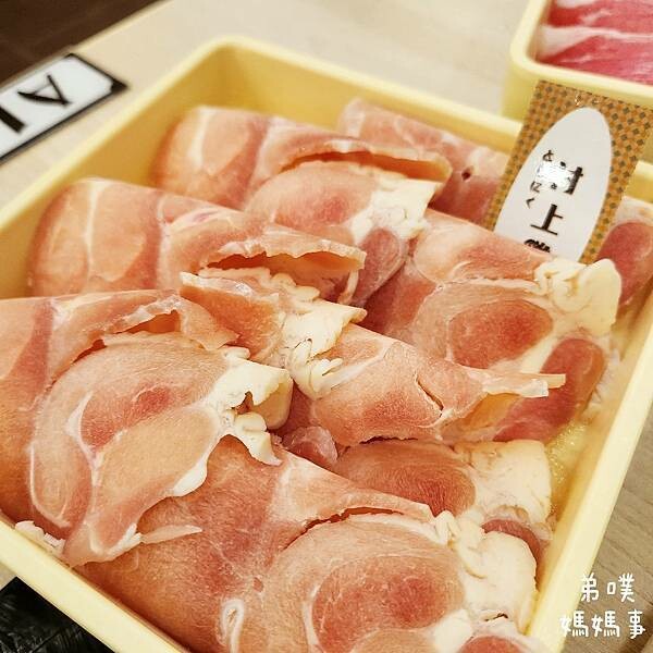 【高雄‧鳳山】村上一小鍋(澄清門市)│單點火鍋,日系復古裝潢,飲料、飯吃到飽,必點古早味布丁!!