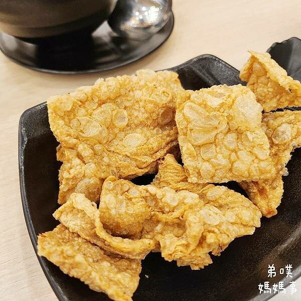 【高雄‧鳳山】村上一小鍋(澄清門市)│單點火鍋,日系復古裝潢,飲料、飯吃到飽,必點古早味布丁!!