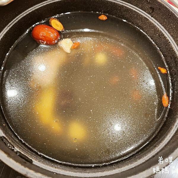 【高雄‧鳳山】村上一小鍋(澄清門市)│單點火鍋,日系復古裝潢,飲料、飯吃到飽,必點古早味布丁!!