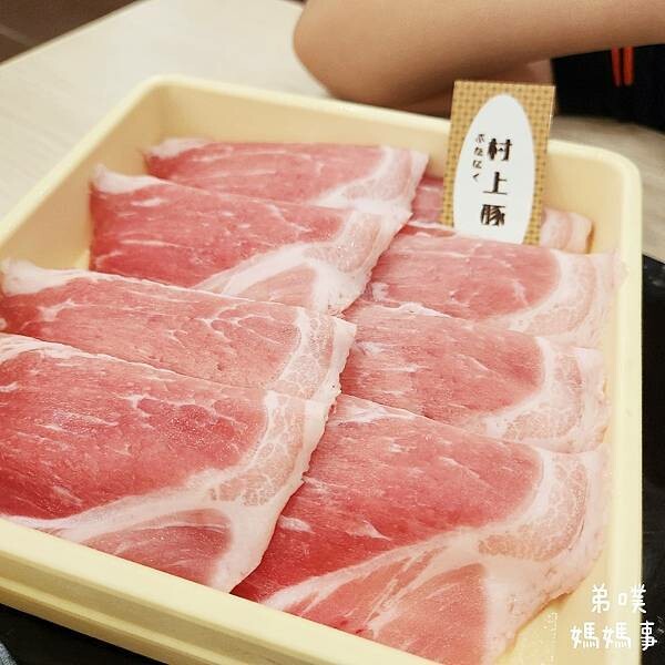 【高雄‧鳳山】村上一小鍋(澄清門市)│單點火鍋,日系復古裝潢,飲料、飯吃到飽,必點古早味布丁!!