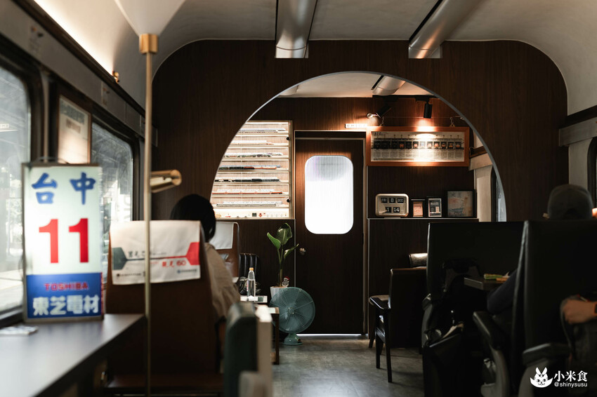 mamonaku cafe｜自強號列車上。與咖啡來場復古合輯🚂｜台中火車站美食｜中區咖啡廳下午茶推薦 - 小米食