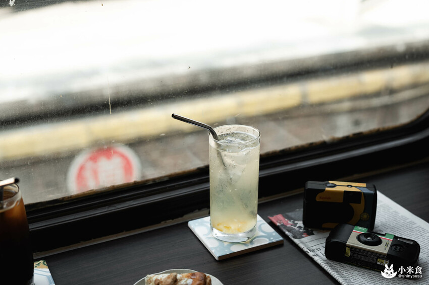 mamonaku cafe｜自強號列車上。與咖啡來場復古合輯🚂｜台中火車站美食｜中區咖啡廳下午茶推薦 - 小米食
