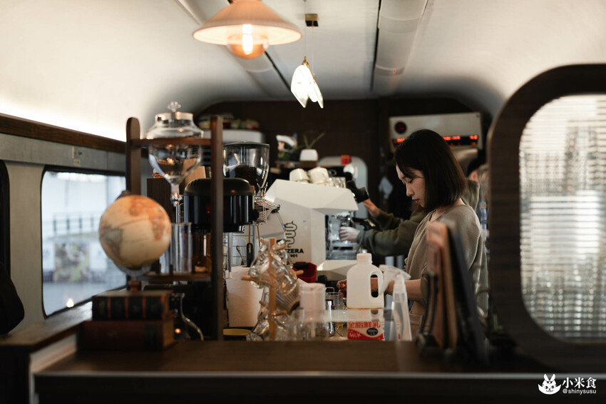 mamonaku cafe｜自強號列車上。與咖啡來場復古合輯🚂｜台中火車站美食｜中區咖啡廳下午茶推薦 - 小米食