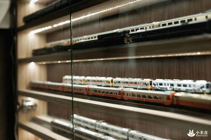 mamonaku cafe｜自強號列車上。與咖啡來場復古合輯🚂｜台中火車站美食｜中區咖啡廳下午茶推薦 - 小米食