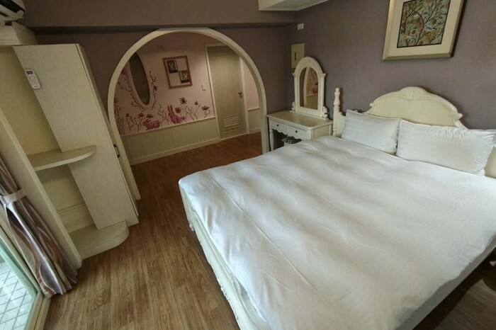 帝王行旅主題房超吸睛！礁溪寵物友善飯店推薦。