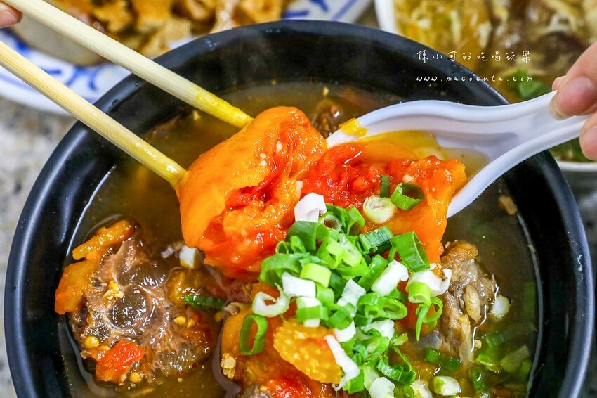 整條街生意最好就這間，食尚玩家推薦蕃茄牛肉麵，我覺得滷味也很強！