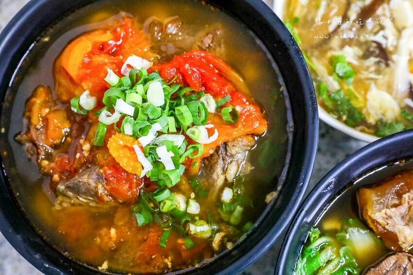 整條街生意最好就這間，食尚玩家推薦蕃茄牛肉麵，我覺得滷味也很強！