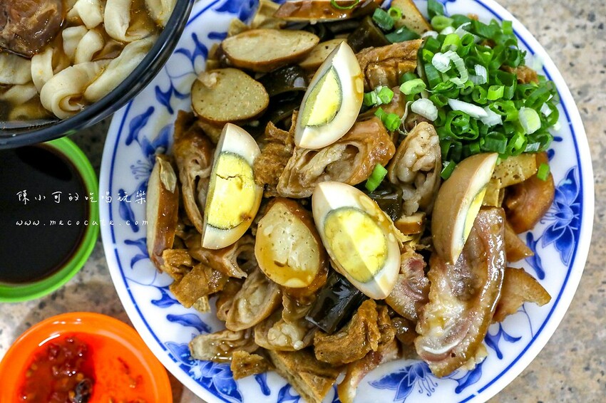 整條街生意最好就這間，食尚玩家推薦蕃茄牛肉麵，我覺得滷味也很強！